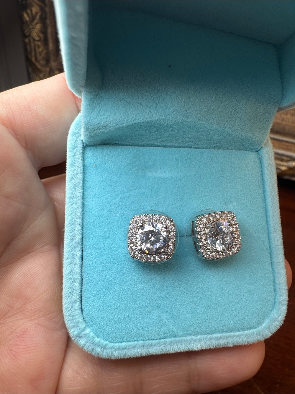 3264-Swarovski Crystal Element post earrings,velvet box included
